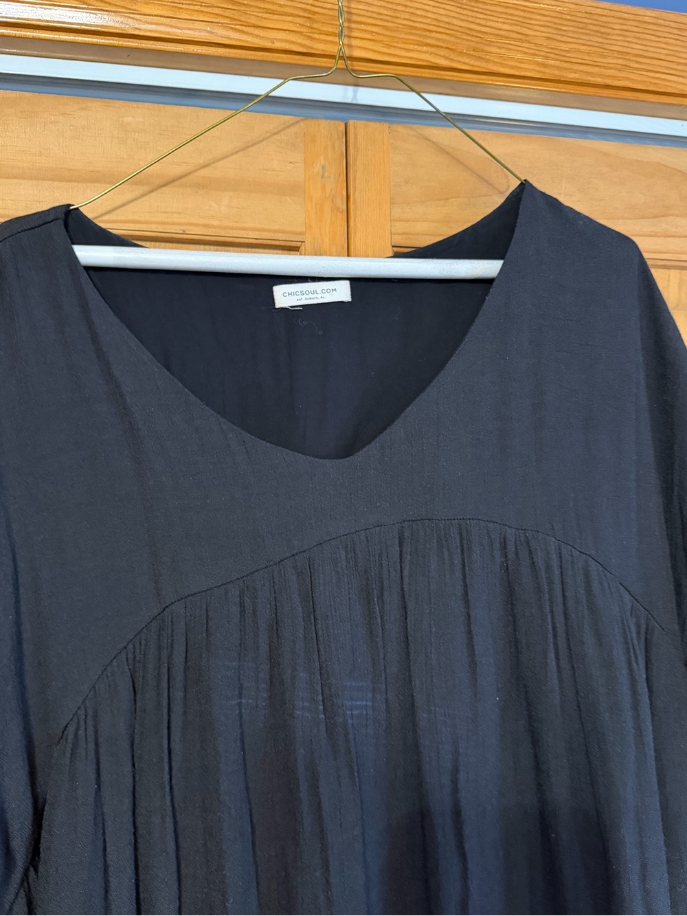Chic Soul Black Pleated V-Neck Tunic Top - Picture 6 of 9